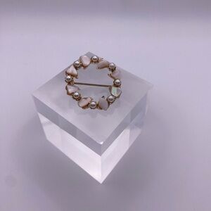 Vintage Mother of Pearl and Pearl Gold Tone Wreath Circle Brooch Pin